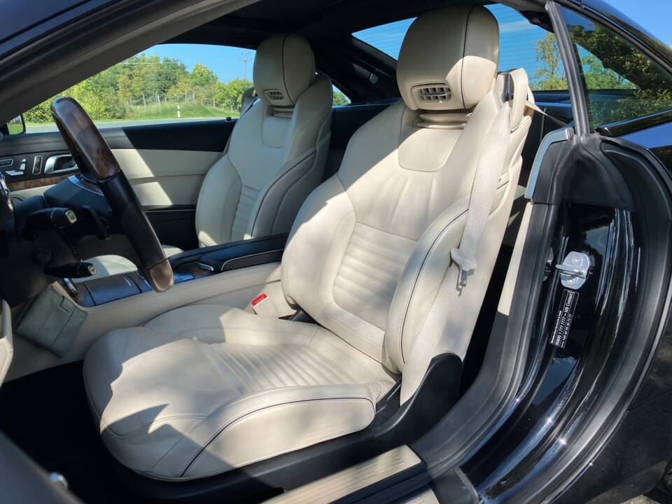 Bild 17/18 von Mercedes-Benz SL 500 (2012)