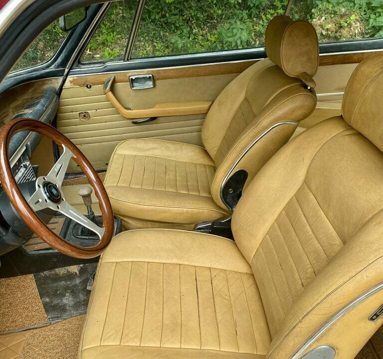 Image 4/8 of BMW 3.0 CS (1971)