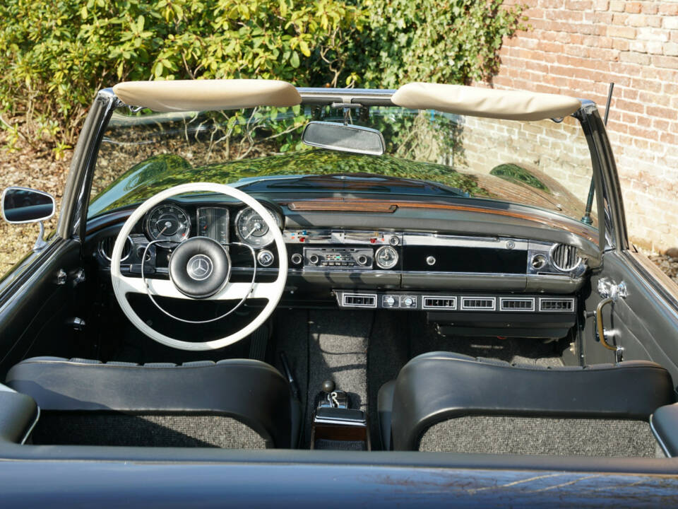 Immagine 23/50 di Mercedes-Benz 230 SL (1966)