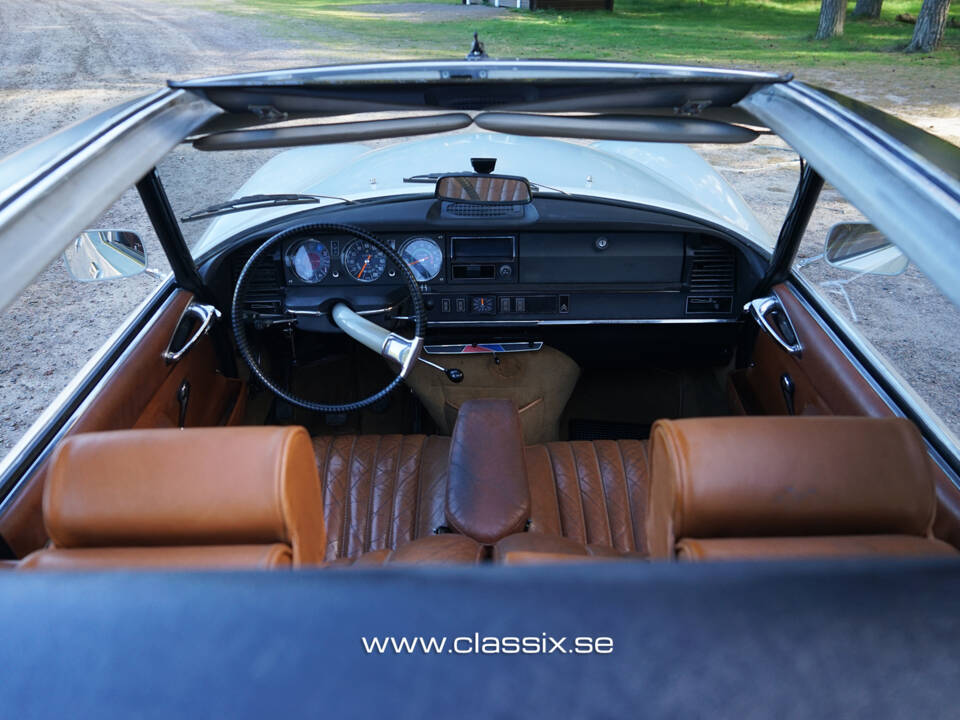 Image 19/24 of Citroën DS 23 IE (1975)