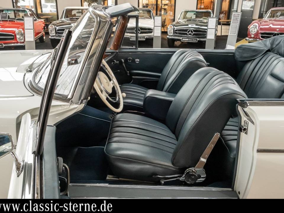 Image 14/15 de Mercedes-Benz 220 SE b (1963)
