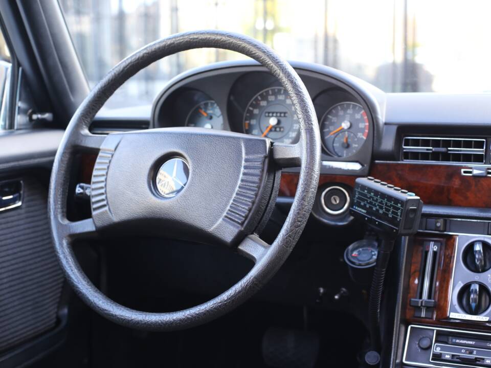 Afbeelding 12/46 van Mercedes-Benz 450 SEL 6,9 (1977)