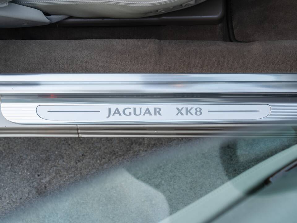 Image 35/91 de Jaguar XK8 4.0 (2000)