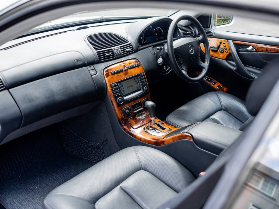 Bild 8/36 von Mercedes-Benz CL 500 (2004)