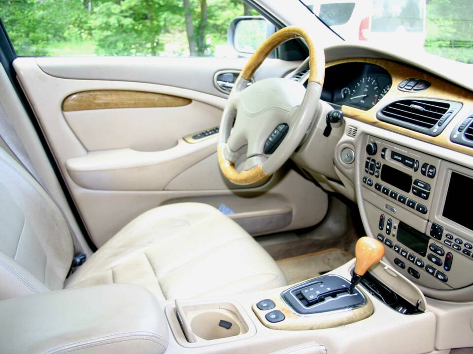 Bild 18/51 von Jaguar S-Type 4.0 V8 (2000)