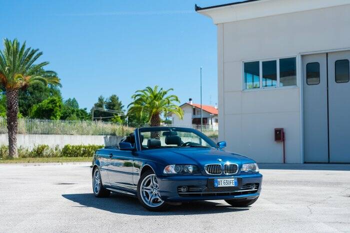 Image 4/5 de BMW 330Ci (2001)