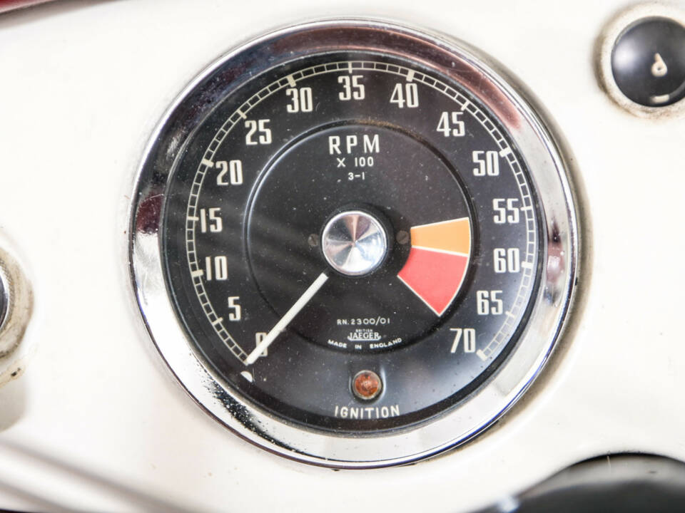 Image 12/50 of MG MGA 1500 (1957)
