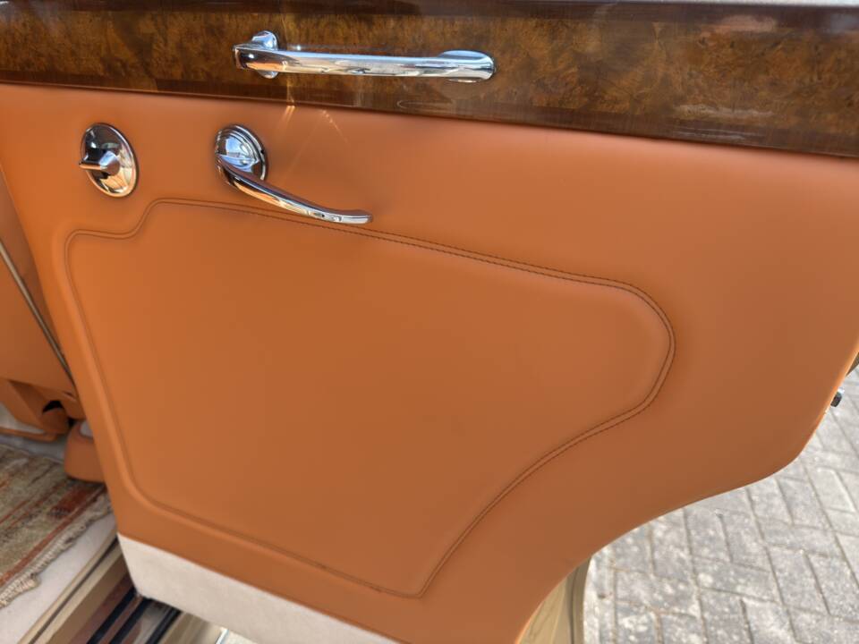 Image 19/26 of Rolls-Royce Silver Cloud II (1961)