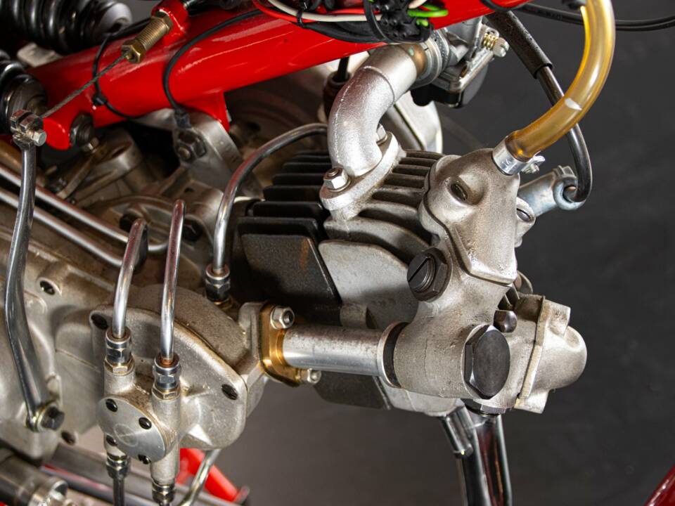 Imagen 44/50 de Moto Guzzi DUMMY (1957)