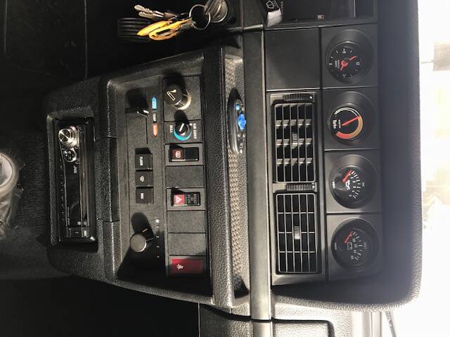 Image 5/29 of Volvo 240 Turbo (1983)
