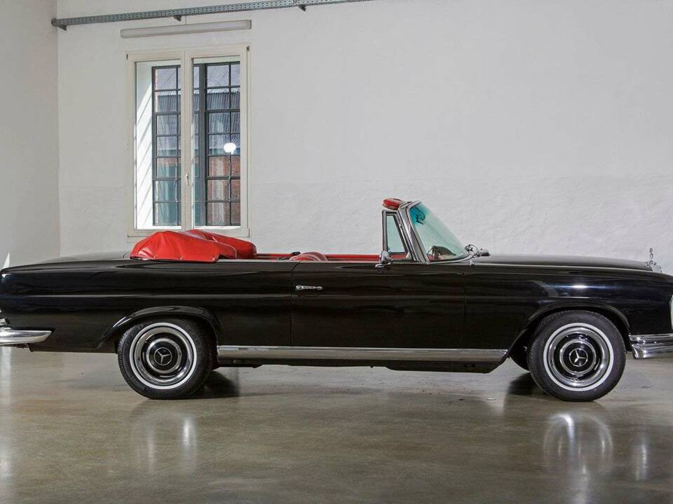 Image 14/34 of Mercedes-Benz 280 SE (1966)
