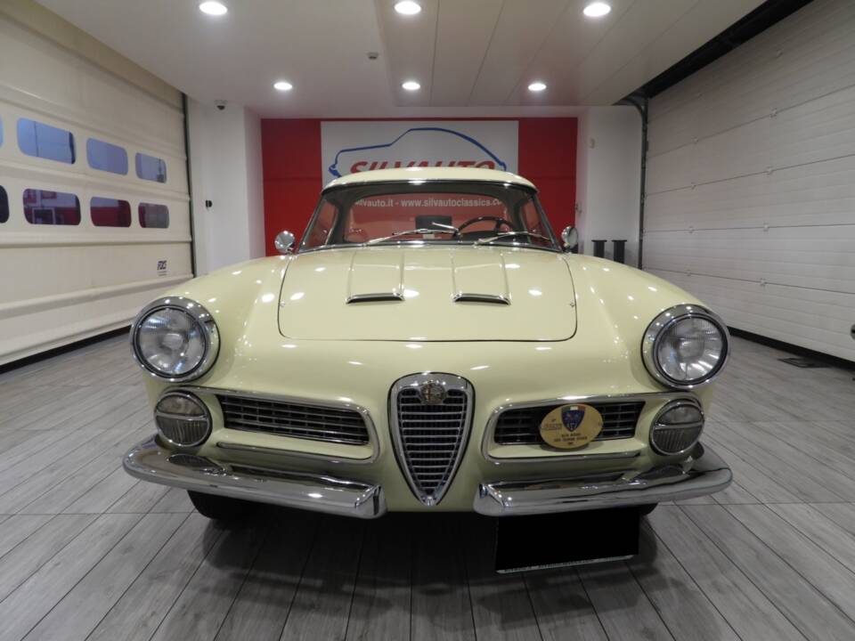 Image 2/15 of Alfa Romeo 2000 Spider (1961)