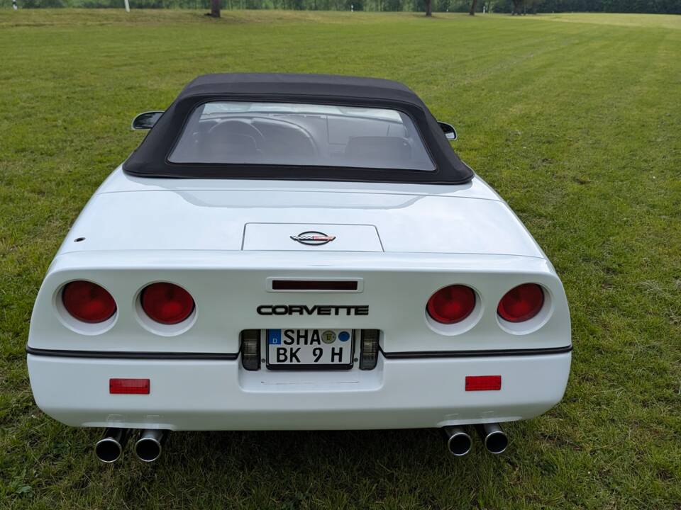 Bild 34/35 von Chevrolet Corvette Convertible (1990)