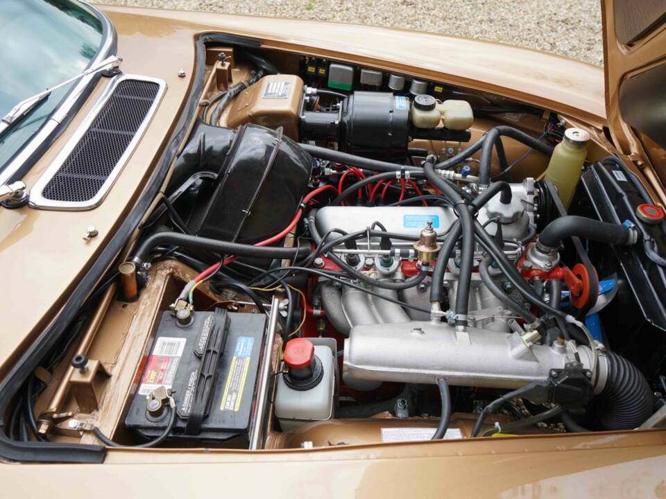 Image 12/50 of Volvo 1800 E (1971)