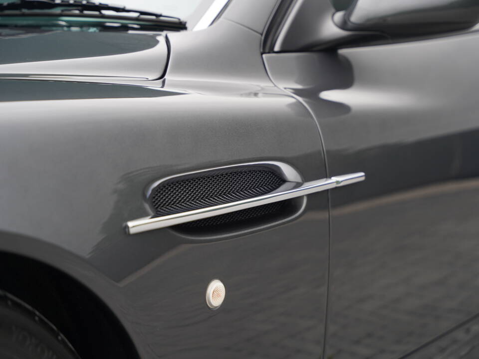 Image 38/50 of Aston Martin V12 Vanquish S (2007)
