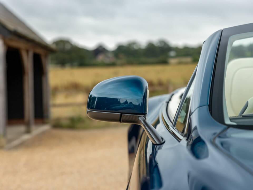 Image 21/50 of Aston Martin Vanquish Volante (2014)