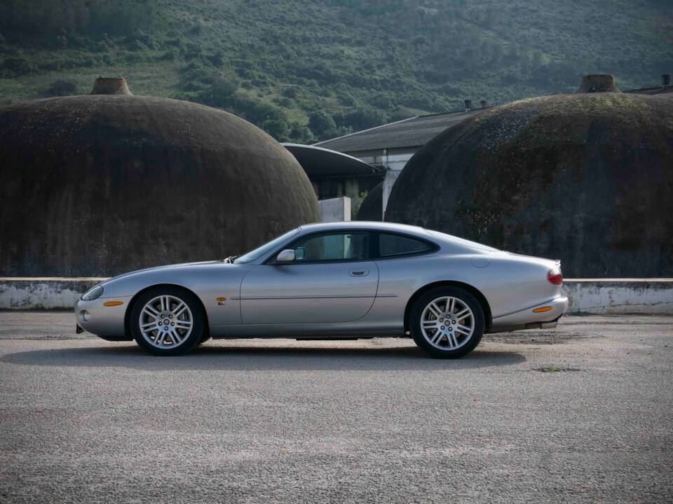 Image 7/39 of Jaguar XKR (2003)