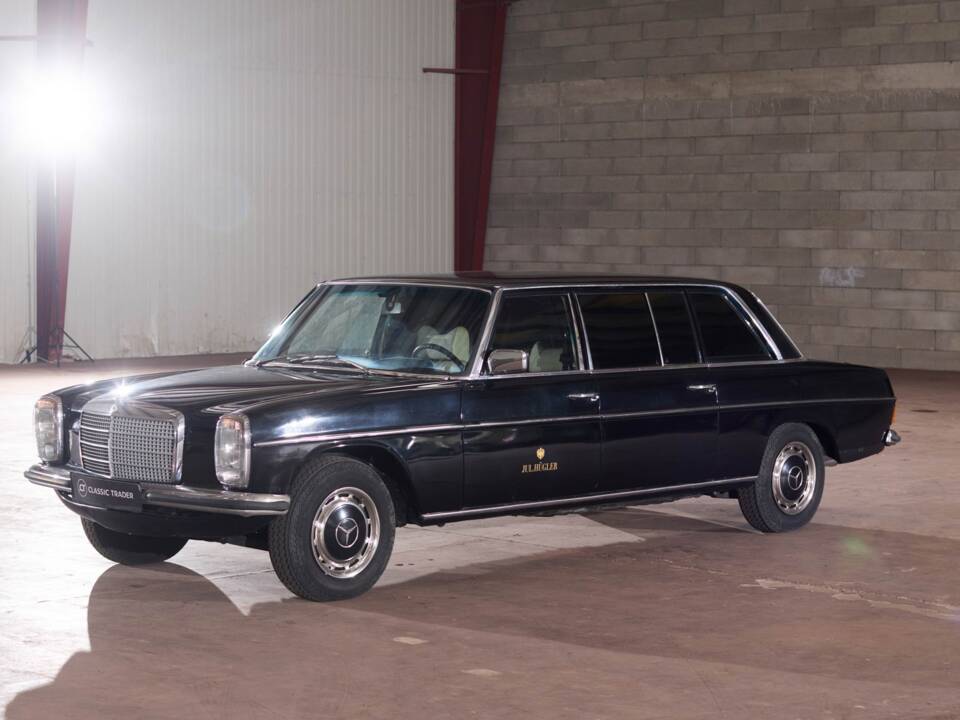 Image 1/64 of Mercedes-Benz 230/6 LWB (1976)