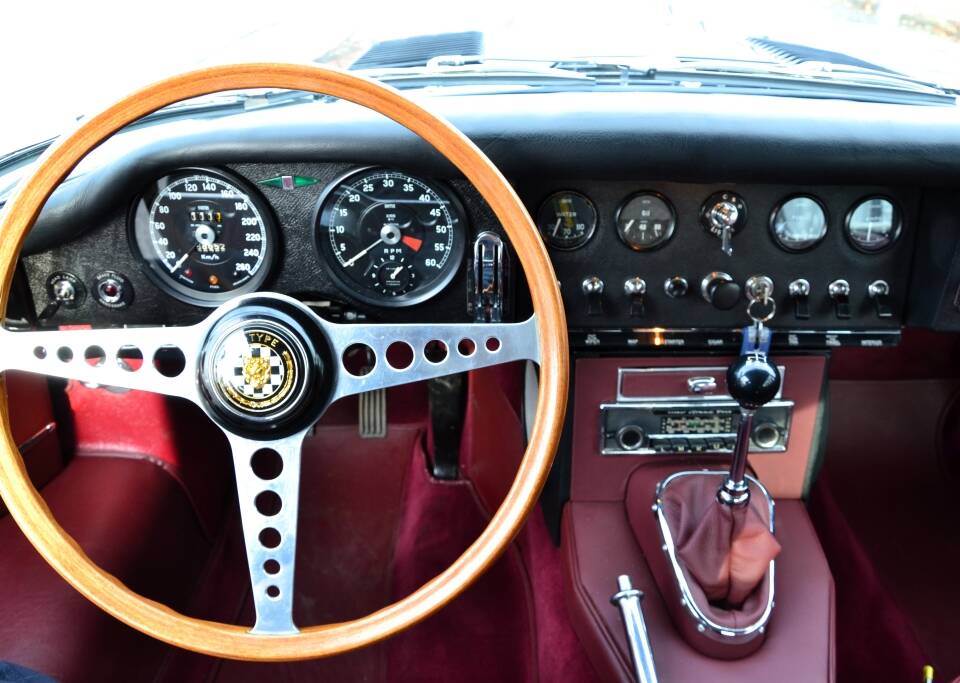 Afbeelding 20/32 van Jaguar E-Type 4.2 (1967)