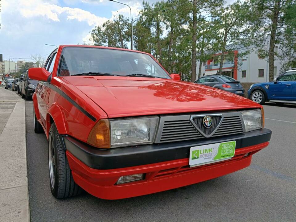 Image 26/42 of Alfa Romeo 75 1.8 (1991)