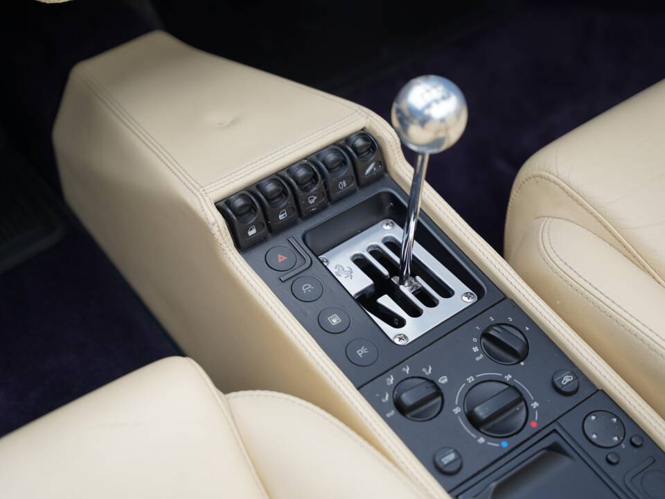 Image 21/50 de Ferrari F 355 Spider (1998)