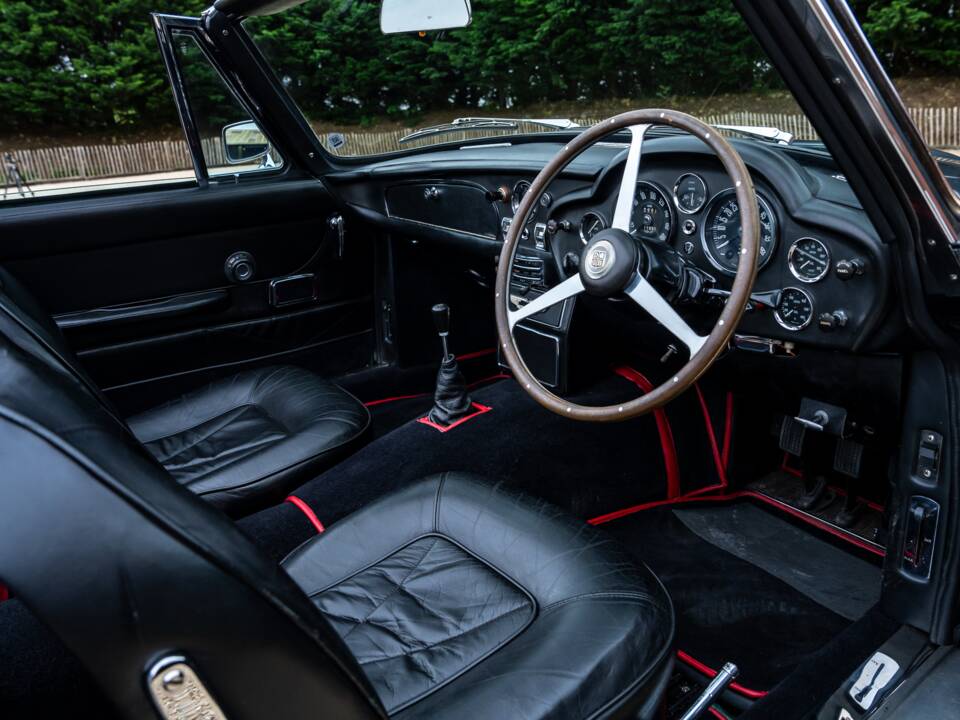 Image 4/6 of Aston Martin DB 6 Volante (1967)