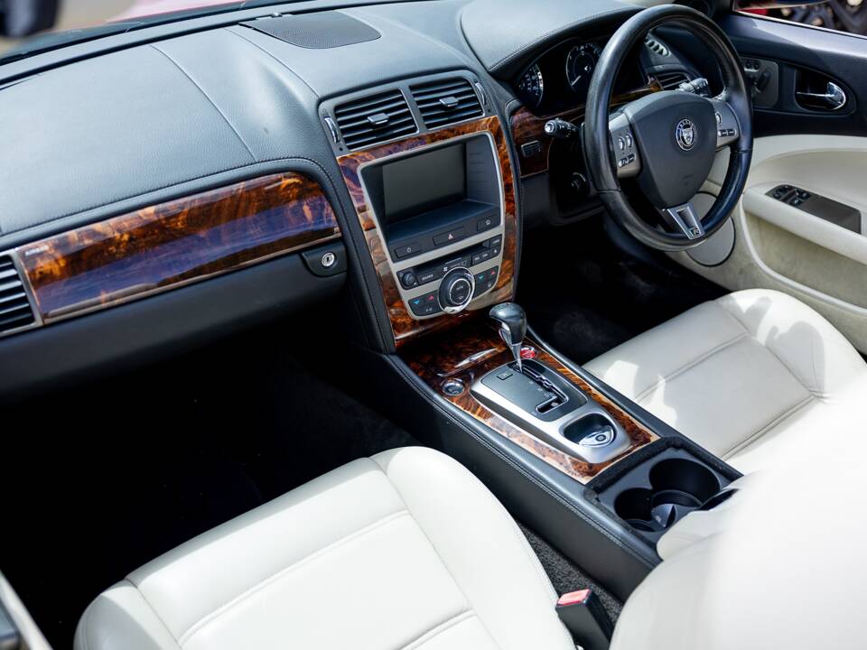 Image 46/50 of Jaguar XKR (2007)
