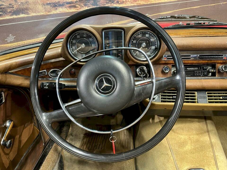Image 21/36 de Mercedes-Benz 280 SE (1969)