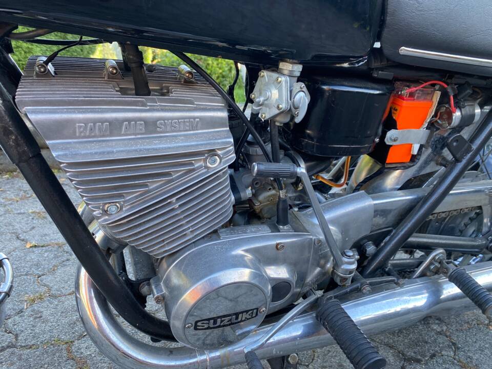 Image 7/11 of Suzuki GT 250 A II (1977)