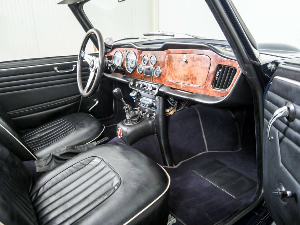 Image 12/50 of Triumph TR 4A (1967)