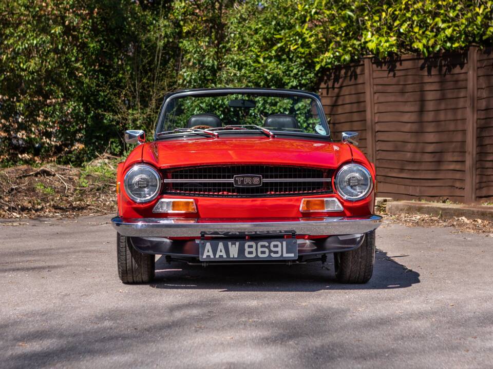 Immagine 6/41 di Triumph TR 6 PI (1972)