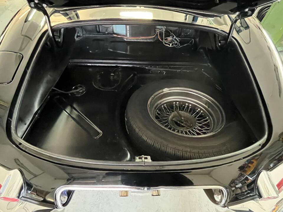 Bild 31/47 von Jaguar E-Type (1968)