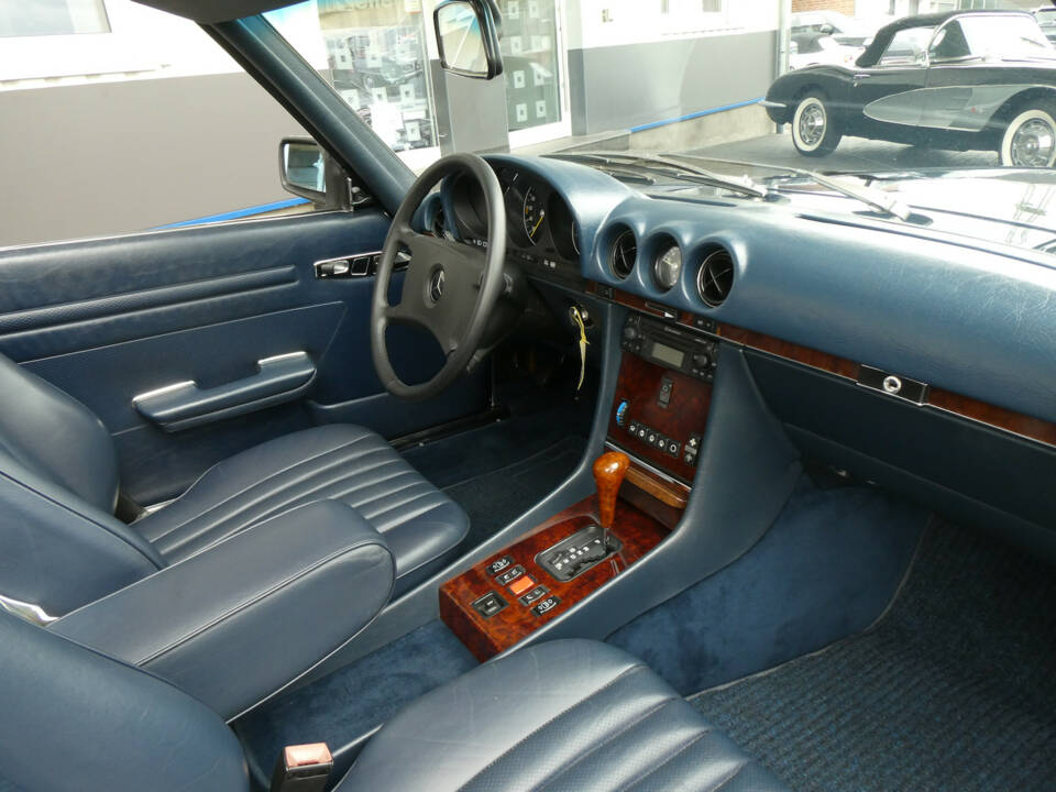 Image 12/26 of Mercedes-Benz 500 SL (1988)