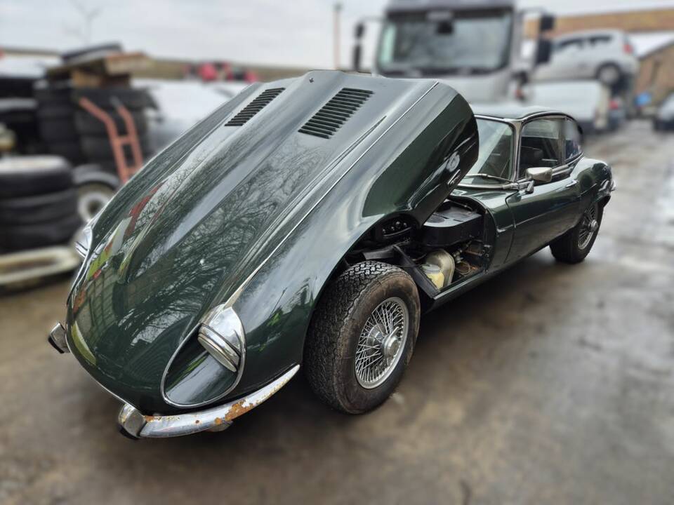 Image 7/8 of Jaguar Type E V12 (2+2) (1971)