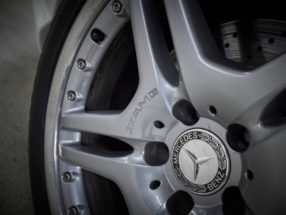 Image 49/99 de Mercedes-Benz SL 55 AMG (2005)