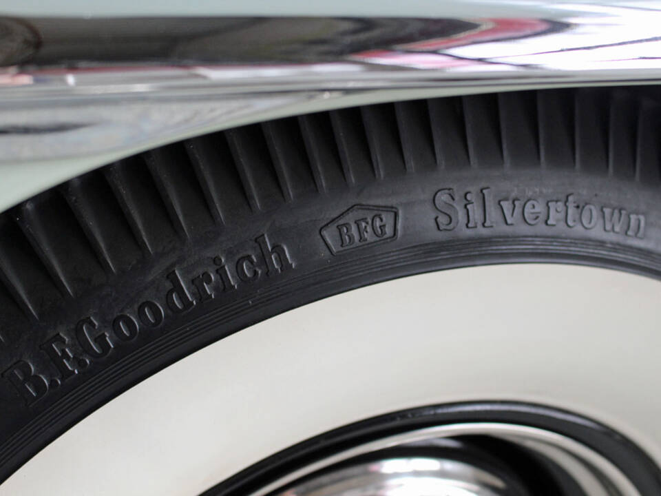 Image 23/27 of Buick Roadmaster (1949)