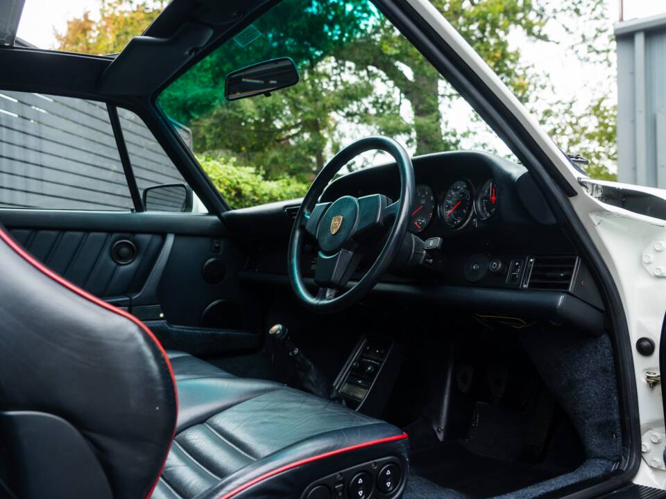 Image 39/50 of Porsche 911 Turbo LE (1989)