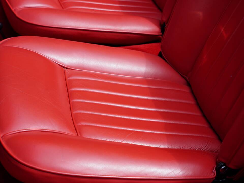 Image 7/10 of Alfa Romeo Giulia 1600 Spider (1962)