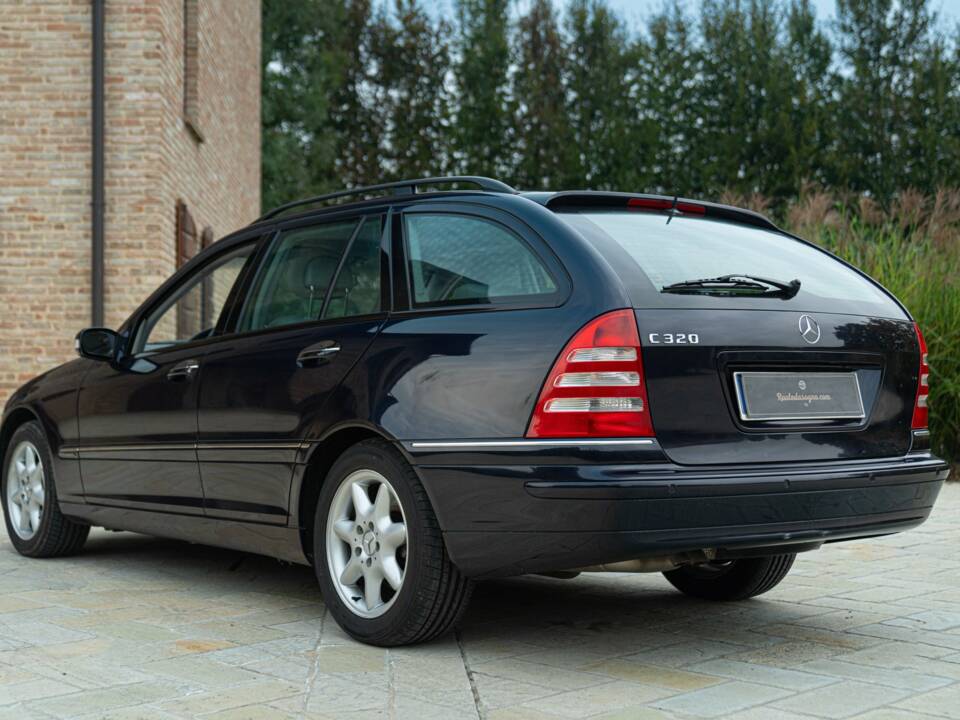 Image 6/50 de Mercedes-Benz C 320 T (2001)