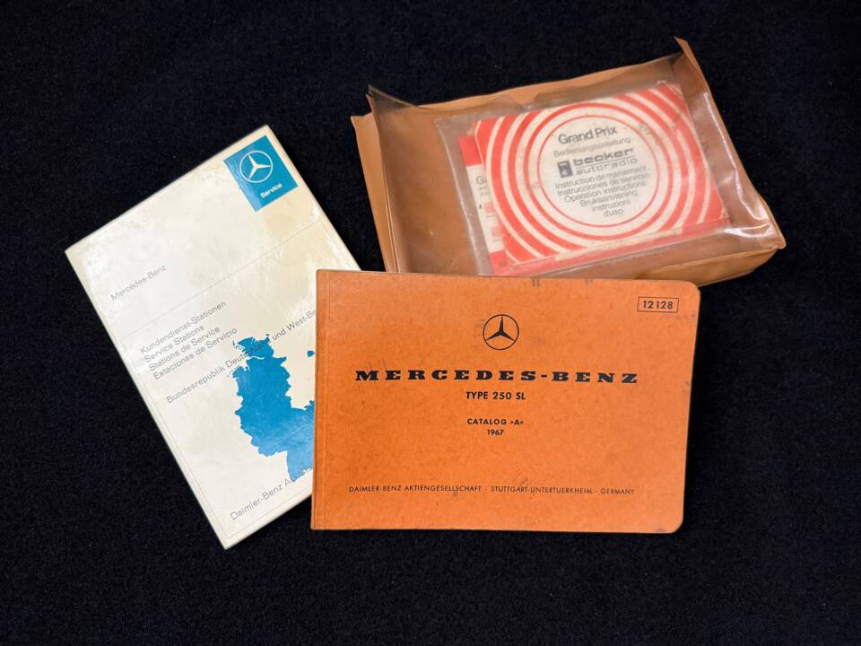 Image 20/22 of Mercedes-Benz 280 SL (1968)
