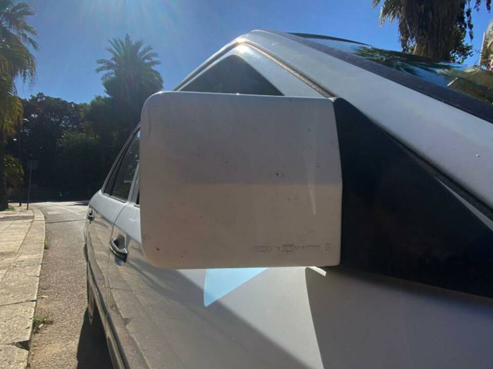 Image 12/48 of Mercedes-Benz E 200 (1991)