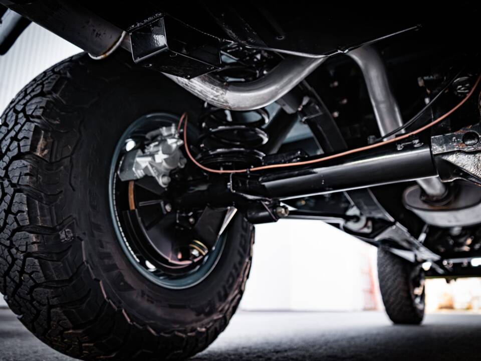 Bild 24/32 von Land Rover Defender 110 300Tdi (1997)