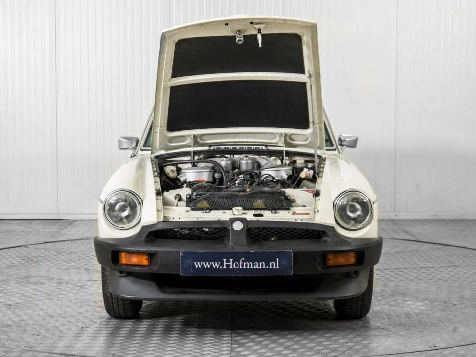 Image 37/50 of MG MGB GT V8 (1975)