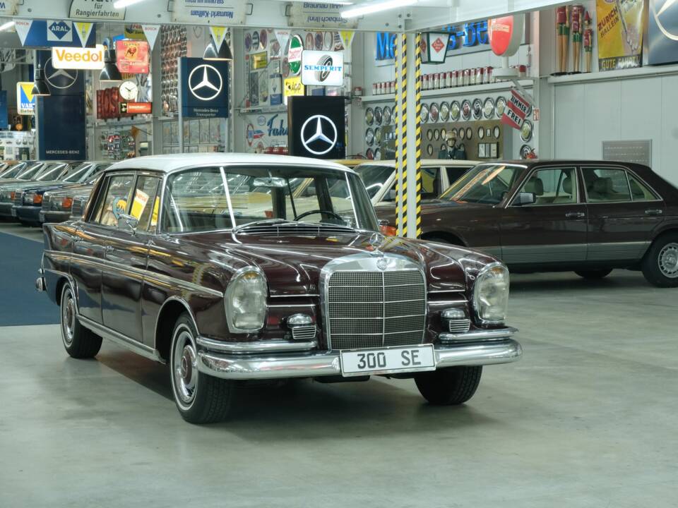 Image 17/50 of Mercedes-Benz 300 SE lang (1965)