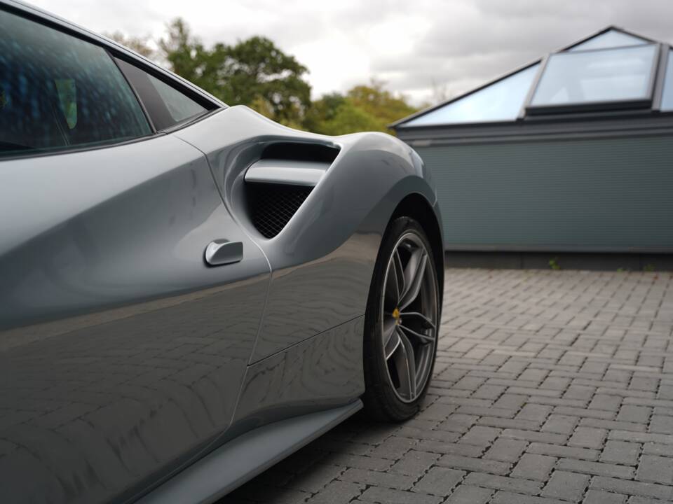 Image 46/50 of Ferrari 488 GTB (2017)