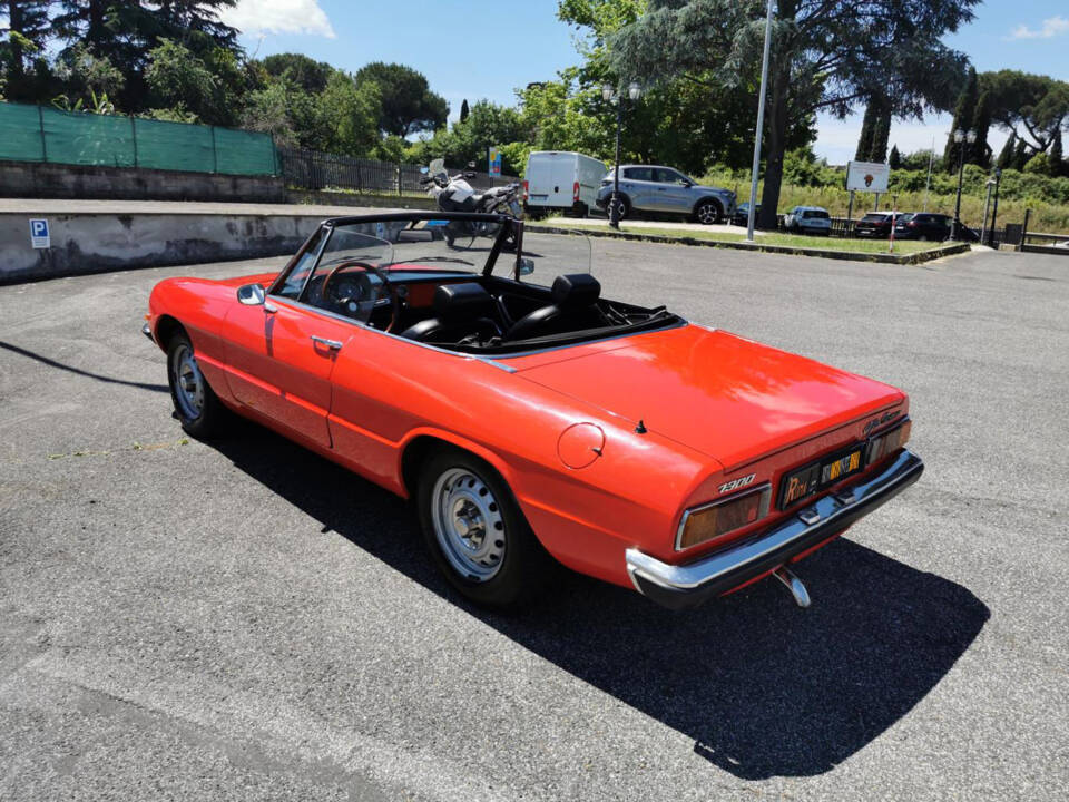 Image 32/33 of Alfa Romeo Spider 1300 (1976)