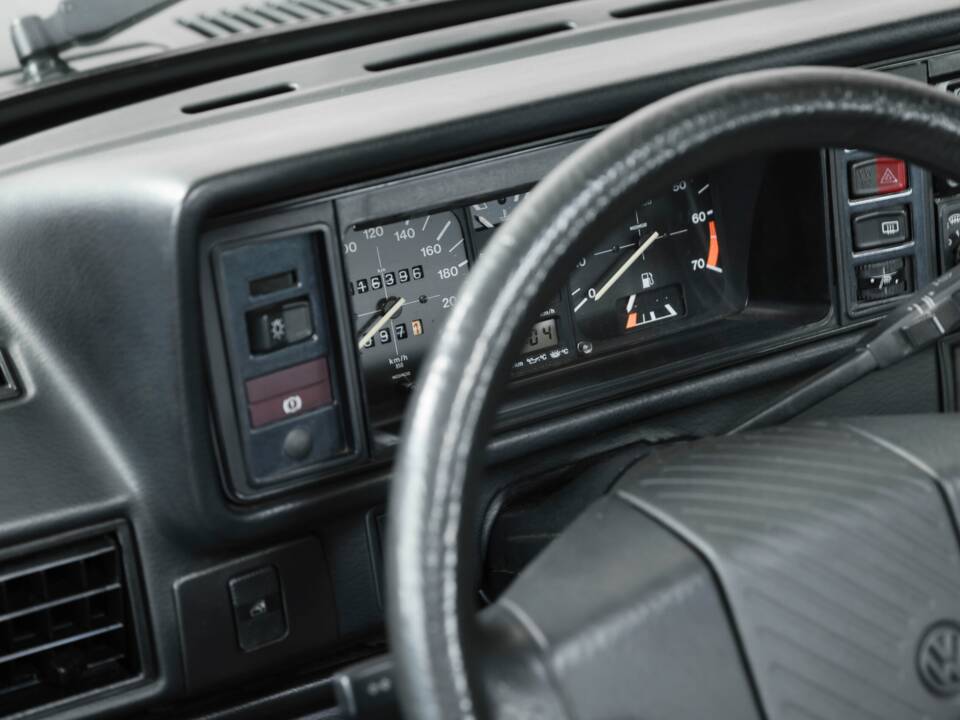 Image 16/36 of Volkswagen Golf Mk I Convertible 1.8 (1993)