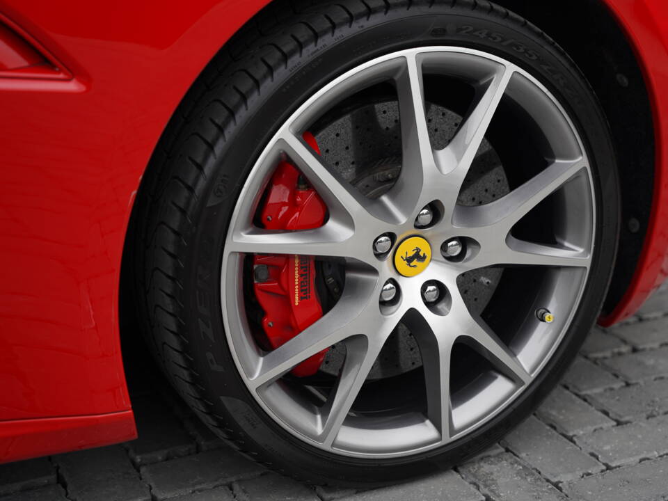 Image 43/50 of Ferrari California (2010)