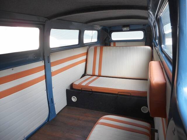 Image 16/20 of Volkswagen T2b Kombi (1973)