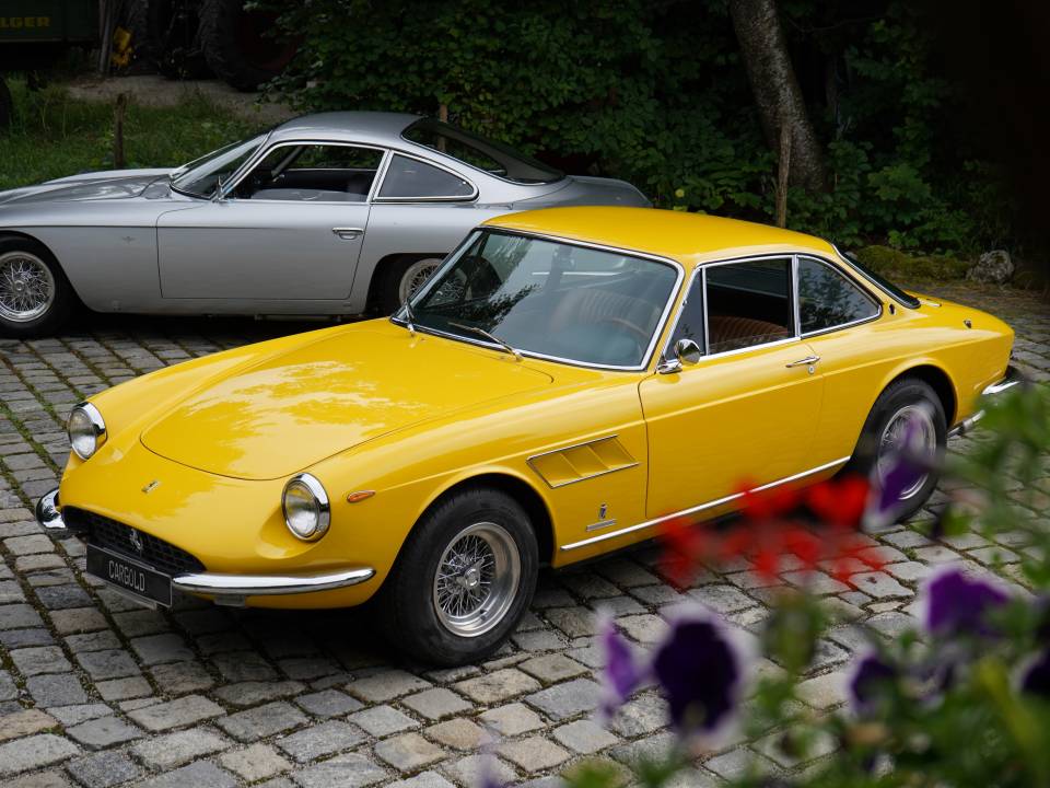 Afbeelding 1/30 van Ferrari 330 GTC (1966)